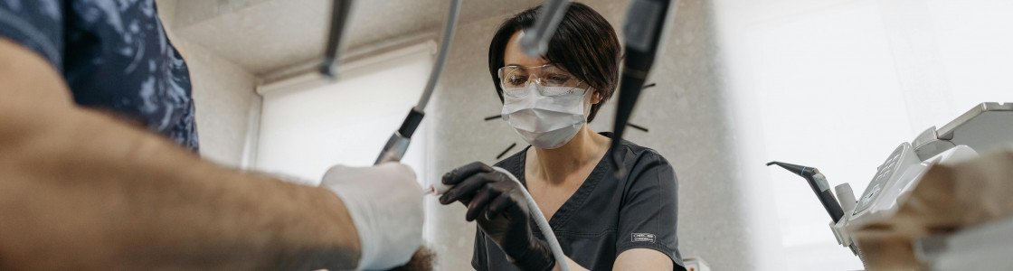 Comment préparer votre cabinet dentaire aux visites de l'ARS ?